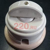 Ретро-выключатель на 2 нагрузки: керамика, поворотный. Белый, ручка полукруг, светлая подложка. в каталоге электрики 220.ru, артикул Z24-28-3