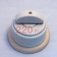 Ретро-выключатель на 2 нагрузки: керамика, поворотный. Белый, ручка полукруг, светлая подложка. в каталоге электрики 220.ru, артикул Z24-28-3